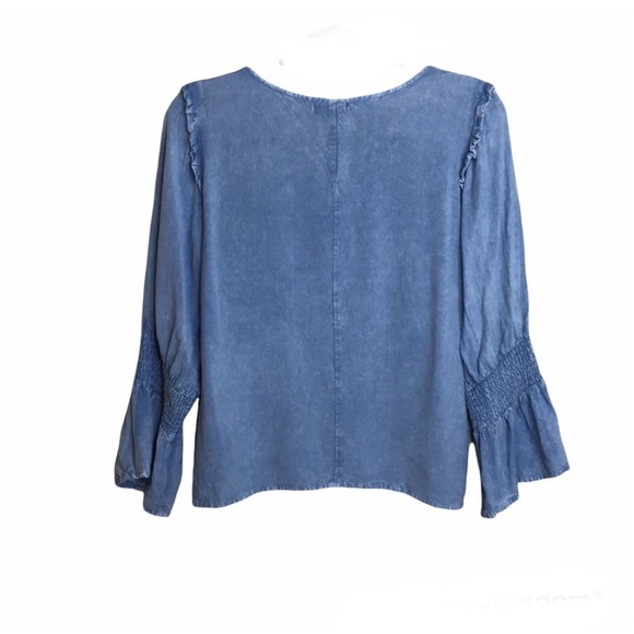 Style Envy Womens Cropped Pullover Top Size S Blue Chambray Smocking Ruffles - Picture 2 of 7
